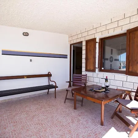 Beach 4+1 Apartment Podstrana