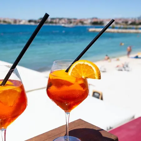 Beach 4+1